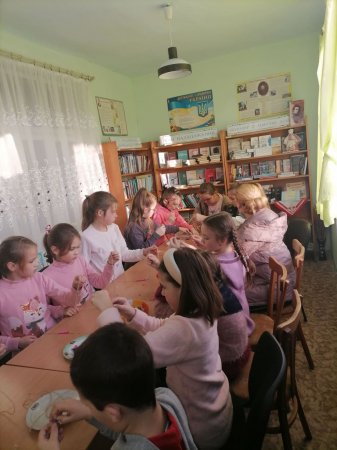 МАЙСТЕР-КЛАС З ВИГОТОВЛЕННЯ ПРИКРАС