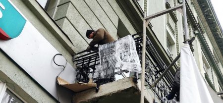 У середмісті Івано-Франківська власник своїм коштом відновив металеву огорожу балкону будинку-пам’ятки