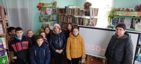В КАМІННЕЦЬКІЙ БІБЛІОТЕЦІ ВШАНУВАЛИ ПАМ'ЯТЬ ЖЕРТВ ГОЛОДОМОРІВ