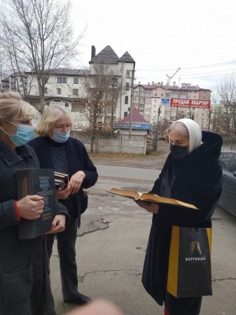 ВШАНОВУЮЧИ ПАМ'ЯТЬ ЖЕРТВ ГОЛОДОМОРУ