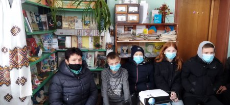 У КАМІННЕЦЬКІЙ БІБЛІОТЕЦІ ДИВИЛИСЬ ФІЛЬМ "НАТАЛКА ПОЛТАВКА