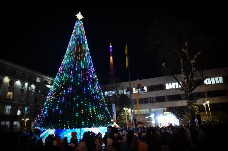 ЗАСЯЯЛА ЦЕНТРАЛЬНА ЯЛИНКА ІВАНО-ФРАНКІВСЬКА