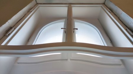 У ФРАНКІВСЬКУ МЕШКАНЦІ ІСТОРИЧНОЇ КАМ'ЯНИЦІ ВЛАСНИМ КОШТОМ ВІДНОВЛЮЮТЬ АВТЕНТИЧНУ СТОЛЯРКУ