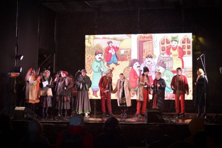 ЯСКРАВІ АНДРІЇВСЬКІ ВЕЧОРНИЦІ БІЛЯ ЯЛИНКИ