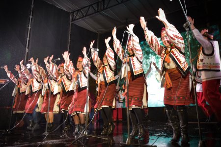 ЯСКРАВІ АНДРІЇВСЬКІ ВЕЧОРНИЦІ БІЛЯ ЯЛИНКИ