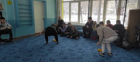 Спортивні змагання серед дітей з порушенням фізичного розвитку до Дня Святого Миколая