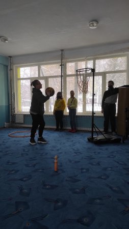 Спортивні змагання серед дітей з порушенням фізичного розвитку до Дня Святого Миколая