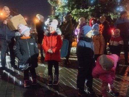 НОВОРІЧНА КРАСУНЯ-ЯЛИНКА ЗАСЯЯЛА НА ЄВРОПЕЙСЬКІЙ ПЛОЩІ