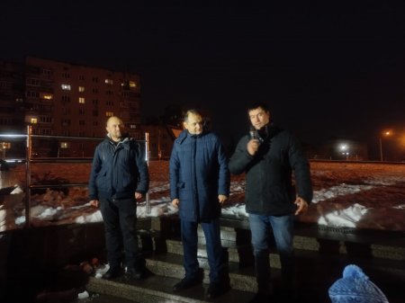 НОВОРІЧНА КРАСУНЯ-ЯЛИНКА ЗАСЯЯЛА НА ЄВРОПЕЙСЬКІЙ ПЛОЩІ