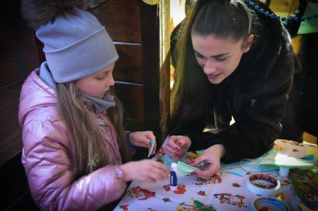 СВЯТКУВАННЯ МИКОЛАЯ БІЛЯ ЦЕНТРАЛЬНОЇ ЯЛИНКИ