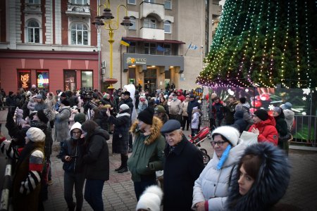 СВЯТКУВАННЯ МИКОЛАЯ БІЛЯ ЦЕНТРАЛЬНОЇ ЯЛИНКИ
