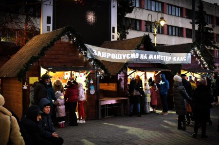 СВЯТКУВАННЯ МИКОЛАЯ БІЛЯ ЦЕНТРАЛЬНОЇ ЯЛИНКИ