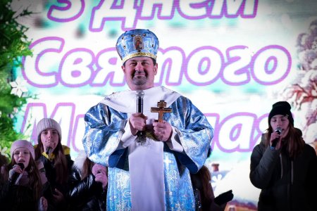 СВЯТКУВАННЯ МИКОЛАЯ БІЛЯ ЦЕНТРАЛЬНОЇ ЯЛИНКИ