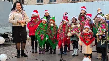 НОВОРІЧНІ ЯЛИНОЧКИ ЗАСЯЯЛИ У СЕЛАХ ІВАНО-ФРАНКІВСЬКОЇ ГРОМАДИ