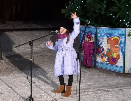 НОВОРІЧНА ЯЛИНКА ЗАСЯЯЛА У МІКРОРАЙОНІ ПАСІЧНА  