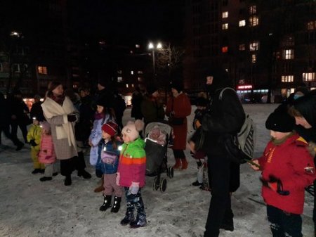 НОВОРІЧНА ЯЛИНКА ЗАСЯЯЛА У МІКРОРАЙОНІ ПАСІЧНА  