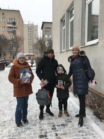 ГОТУЄМОСЬ ДО РІЗДВА З БІБЛІОТЕКОЮ