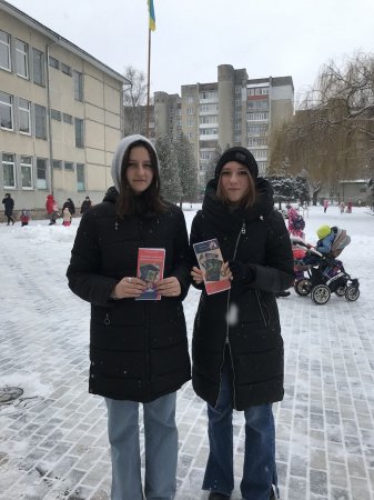 ГОТУЄМОСЬ ДО РІЗДВА З БІБЛІОТЕКОЮ