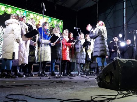 НОВОРІЧНО-РІЗДВЯНИЙ КОНЦЕРТ НА ВІЧЕВОМУ МАЙДАНІ