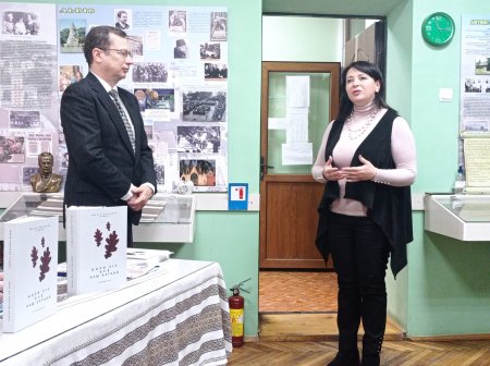 ПРЕЗЕНТАЦІЯ КНИГИ СПОГАДІВ ПІДПІЛЬНИЦІ УПА МАРІЇ ЛАБУНЬКИ