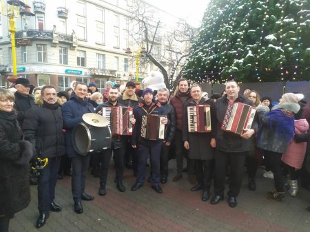 ВУЛИЦЯМИ ІВАНО-ФРАНКІВСЬКА ПРОЙШЛАСЯ ХОДА З ШОПКАМИ