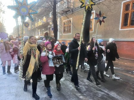 ВУЛИЦЯМИ ІВАНО-ФРАНКІВСЬКА ПРОЙШЛАСЯ ХОДА З ШОПКАМИ