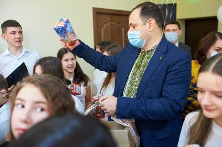 СПОРТИВНІ МЕТРИ ДЛЯ ОСВІТИ: ЛІЦЕЙ №2 ТЕПЕР МАЄ НОВЕНЬКИЙ СПОРТЗАЛ