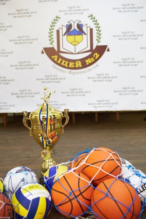 СПОРТИВНІ МЕТРИ ДЛЯ ОСВІТИ: ЛІЦЕЙ №2 ТЕПЕР МАЄ НОВЕНЬКИЙ СПОРТЗАЛ