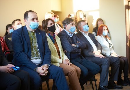 СПОРТИВНІ МЕТРИ ДЛЯ ОСВІТИ: ЛІЦЕЙ №2 ТЕПЕР МАЄ НОВЕНЬКИЙ СПОРТЗАЛ
