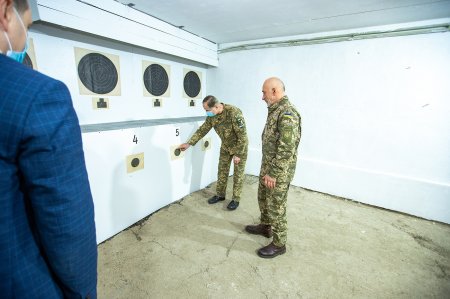 Четвертий готовий: у франківському ліцеї №18 відкрили оновлений тир