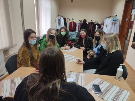 ЗУСТРІЧ ЗІ СТУДЕНТАМИ-ТЕАТРАЛАМИ У БУДИНКУ КУЛЬТУРИ С. ВОВЧИНЕЦЬ