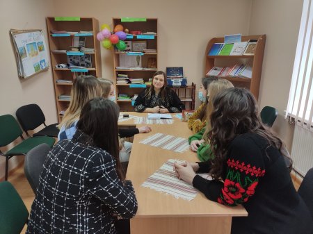 ЗУСТРІЧ ЗІ СТУДЕНТАМИ-ТЕАТРАЛАМИ У БУДИНКУ КУЛЬТУРИ С. ВОВЧИНЕЦЬ