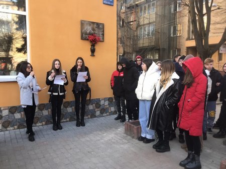  УКРАЇНСЬКИЙ ЦВІТ НА ЧУЖІЙ ВІЙНІ