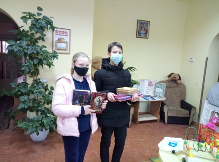  ПРОТЯГОМ ТИЖНЯ ФРАНКІВЦІ ДАРУВАЛИ БІБЛІОТЕКАМ КНИГИ