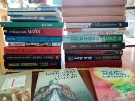  ПРОТЯГОМ ТИЖНЯ ФРАНКІВЦІ ДАРУВАЛИ БІБЛІОТЕКАМ КНИГИ
