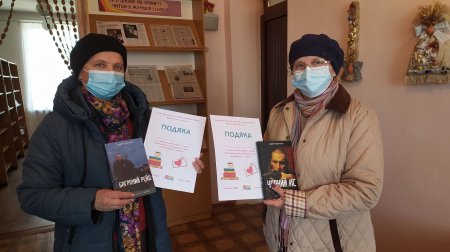  ПРОТЯГОМ ТИЖНЯ ФРАНКІВЦІ ДАРУВАЛИ БІБЛІОТЕКАМ КНИГИ