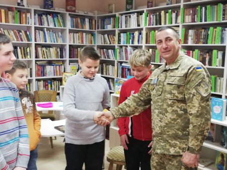 ЗУСТРІЧ З ГЕРОЄМ УКРАЇНИ ДМИТРОМ ТРИНОГОЮ