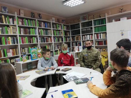 ЗУСТРІЧ З ГЕРОЄМ УКРАЇНИ ДМИТРОМ ТРИНОГОЮ