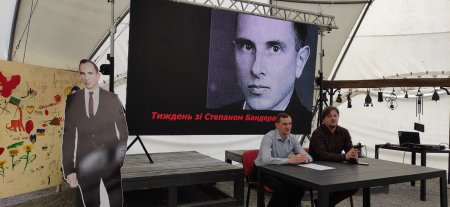 У палаці Потоцьких розгорнули виставку «Степан Бандера: життя і боротьба»
