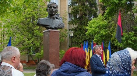 ВШАНУВАЛИ ГЕРОЇВ ТА РОКОВИНИ З ДНЯ ЗАГИБЕЛІ ЄВГЕНА КОНОВАЛЬЦЯ