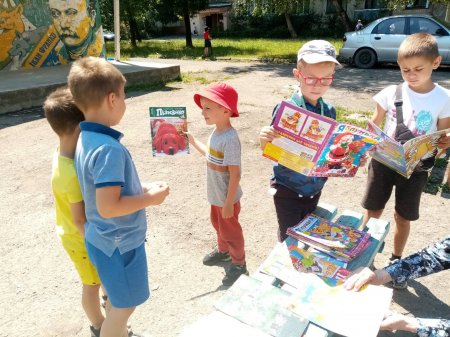 ПРОЄКТ "БІБЛІОТЕКА У ДВОРАХ"