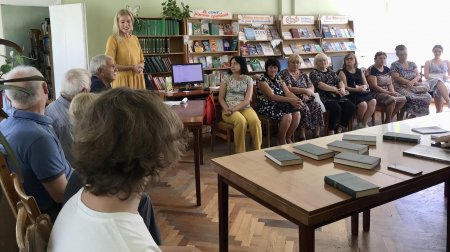 ЛІТНЯ АЛЬТАНКА З КНИГАМИ ФРАНКА