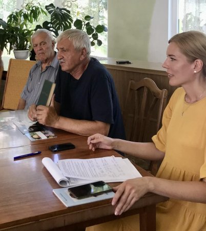 ЛІТНЯ АЛЬТАНКА З КНИГАМИ ФРАНКА