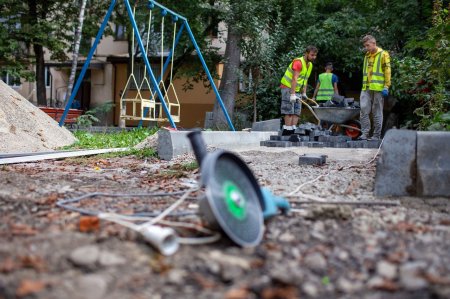 Двір на вулиці Дністровській 63-65 дочекався благоустрою