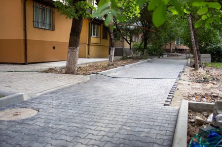 Двір на вулиці Дністровській 63-65 дочекався благоустрою