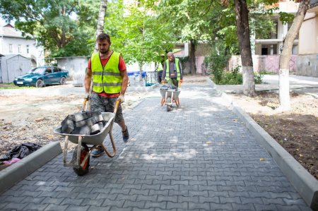 Двір на вулиці Дністровській 63-65 дочекався благоустрою