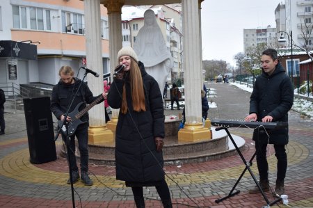 ЯРМАРОК НА ПІДТРИМКУ ЗСУ НА КАСКАДІ