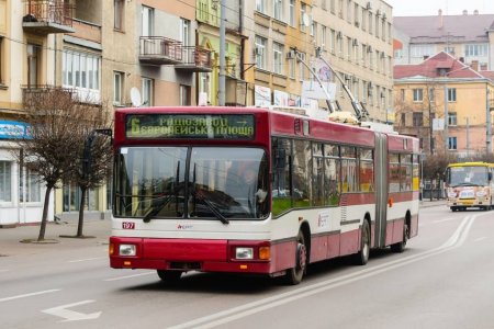На дорогах Івано-Франківська поменшало тролейбусів