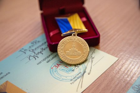 Міський голова Івано-Франківська Руслан Марцінків вручив відзнаки «За честь і звитягу» військовим