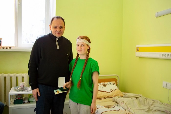 Міський голова провідував нашу поранену захисницю Оксану Рубаняк